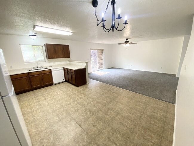 Building Photo - 1243 W 520 S