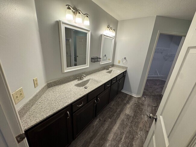 Building Photo - BEAUTIFUL PATIO  HOME IN NIXA