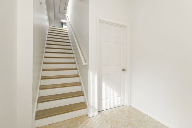 Building Photo - 7647 Navigator Ct