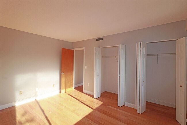 Building Photo - 1850 Beacon St