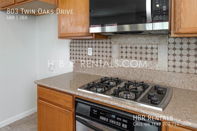 Building Photo - 803 Twin Oaks Dr