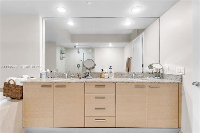 Building Photo - 1830 S Ocean Dr