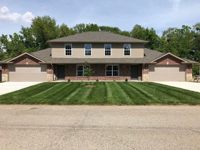 Building Photo - 1338 Village Circle Dr