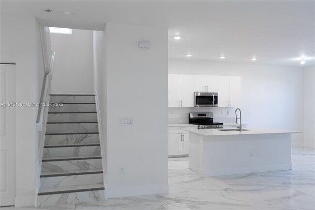 Building Photo - 16144 SW 148th Pl