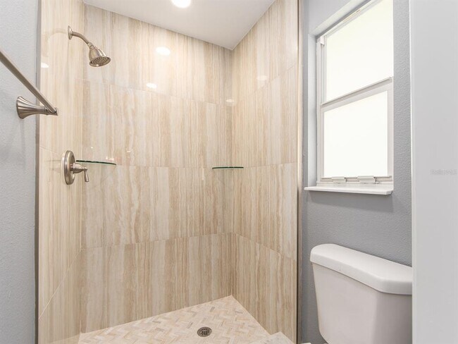Building Photo - 682 Druid Park Dr W