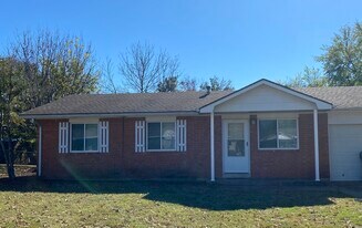 Building Photo - 2815 Circle Dr