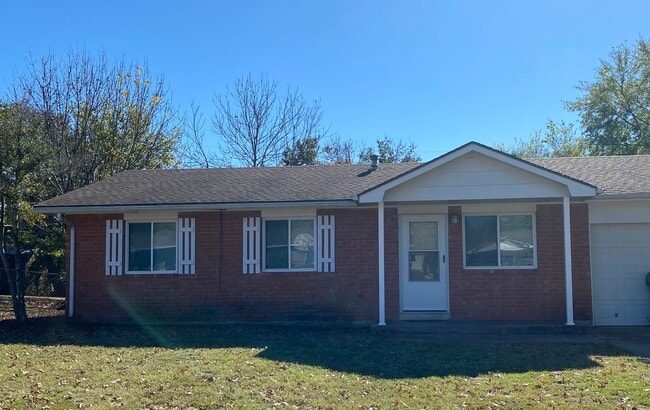 Building Photo - 2815 Circle Dr
