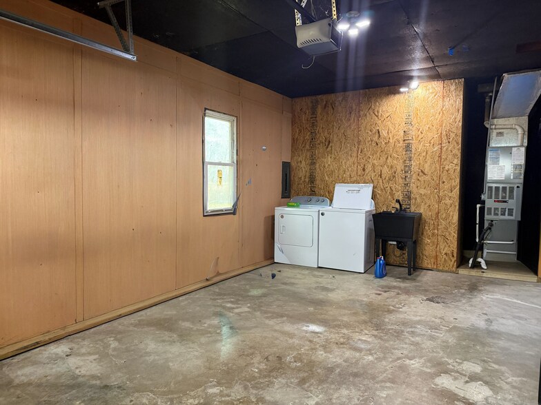 Building Photo - 6508 S County Road 0