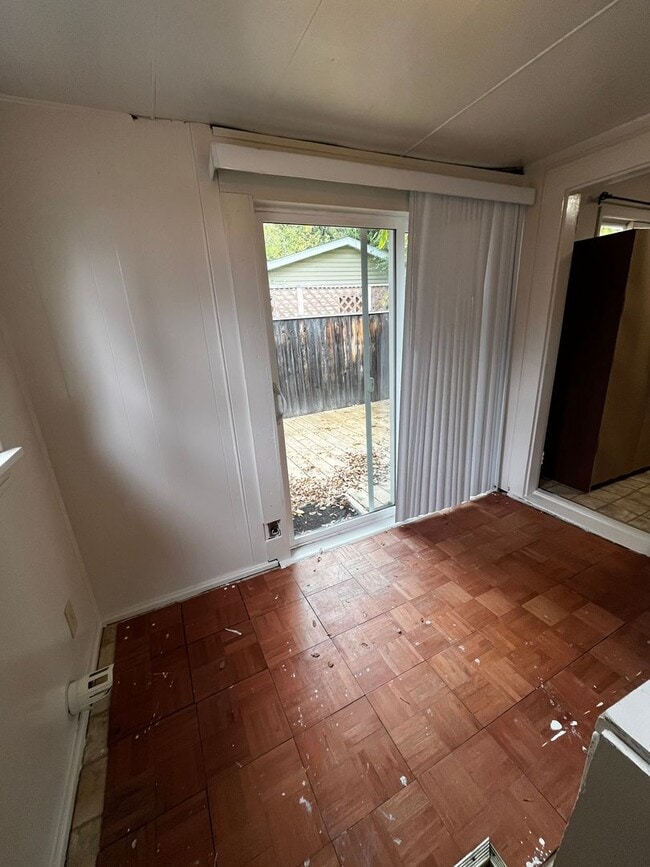 Building Photo - 2-Bed, 1-Bath Home with Detached Garage & Huge Backyard! Pet Friendly (Currently occupied)