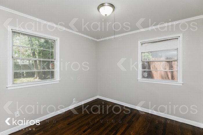 Building Photo - 2106 Skylark Dr