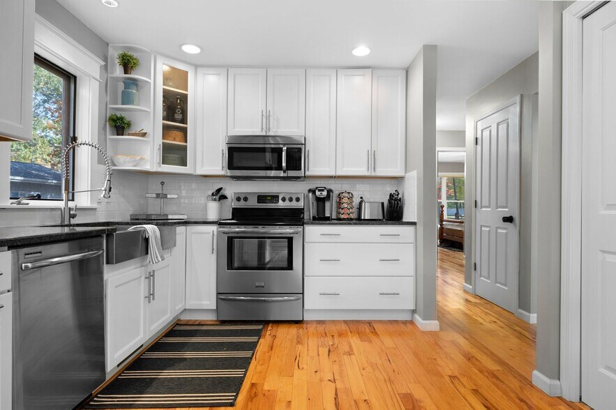 Building Photo - 8015 Aarwood Trl NW