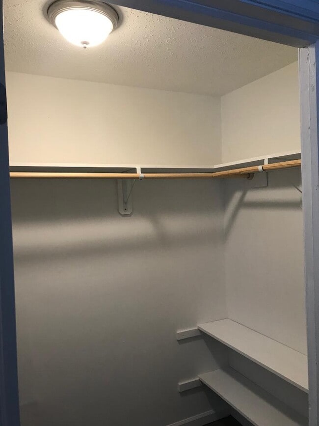 Building Photo - 245 Colonial Ave