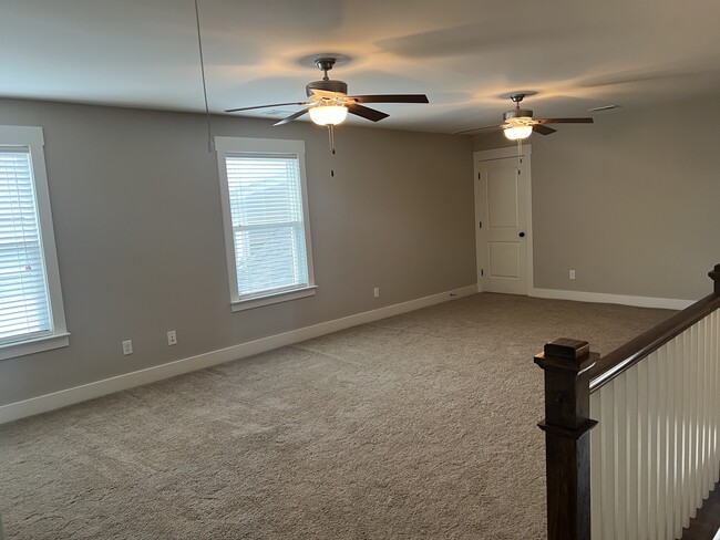 Building Photo - 5849 Longview Ln