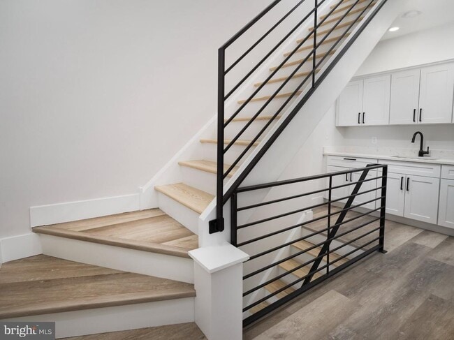 Building Photo - 303 Fountain St