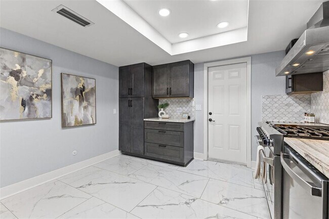 Building Photo - 4000 14th Way NE