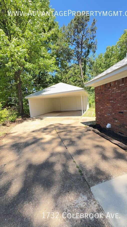 Building Photo - 1732 Colebrook Ave