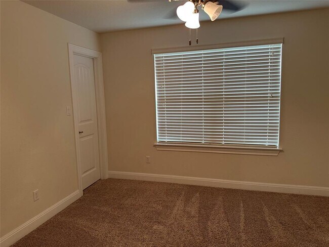 Building Photo - 4237 Privacy Hedge St