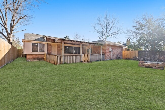 Building Photo - 16426 Forest Bend Ave