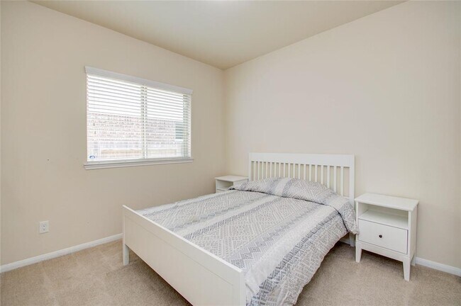 Building Photo - 24019 Via Viale Dr