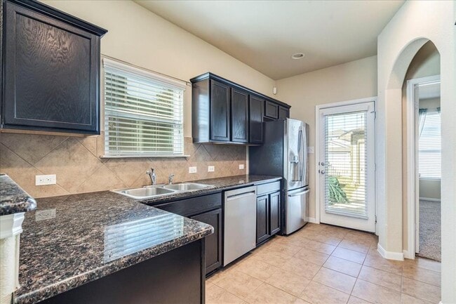 Building Photo - 512 Lookout Tree Ln