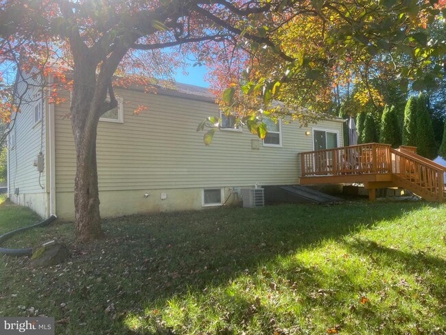 Building Photo - 518 Media Line Rd