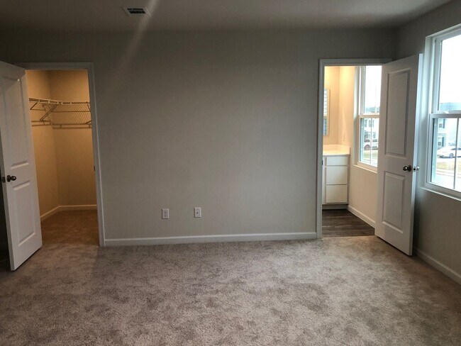 Building Photo - Beautiful *Like New* Home  in Christiana!