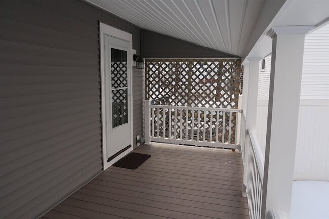 Building Photo - 5 Green St