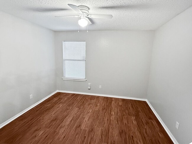 Building Photo - 832 Mirabell Ct