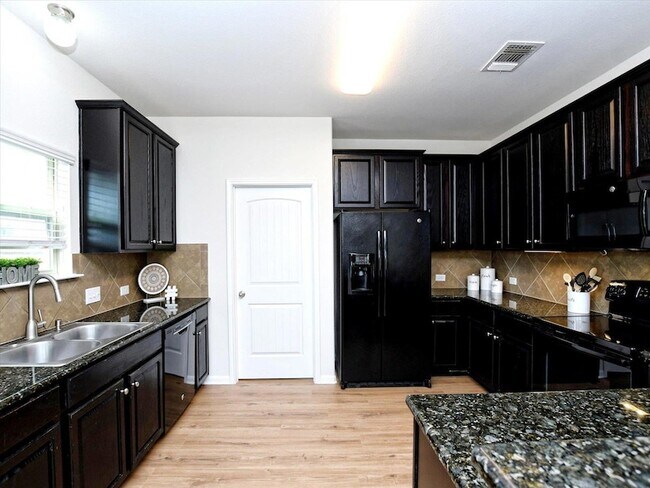 Building Photo - 316 Potters Peak Way