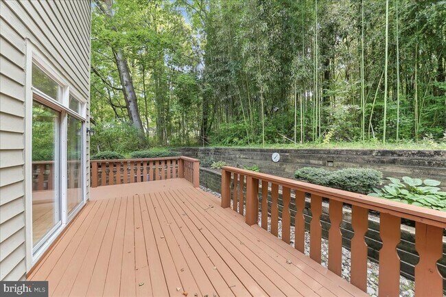 Building Photo - 400 Wooded Way