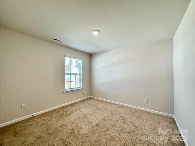 Building Photo - 1605 Blue Velvet Ln