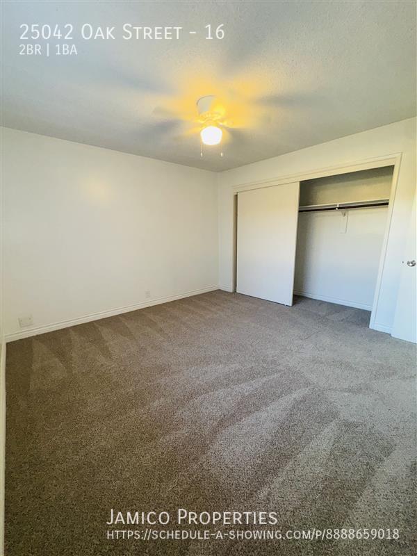 Building Photo - 25042 Oak St