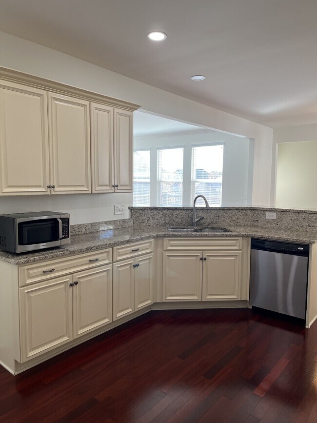 Building Photo - "Charming 4-Bed Home with Guest Suite & Gr...