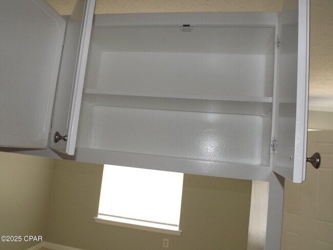 Building Photo - 2712 Oak Hammock Dr