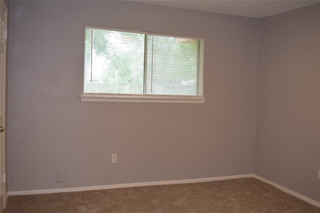 Building Photo - 15406 Willview Rd