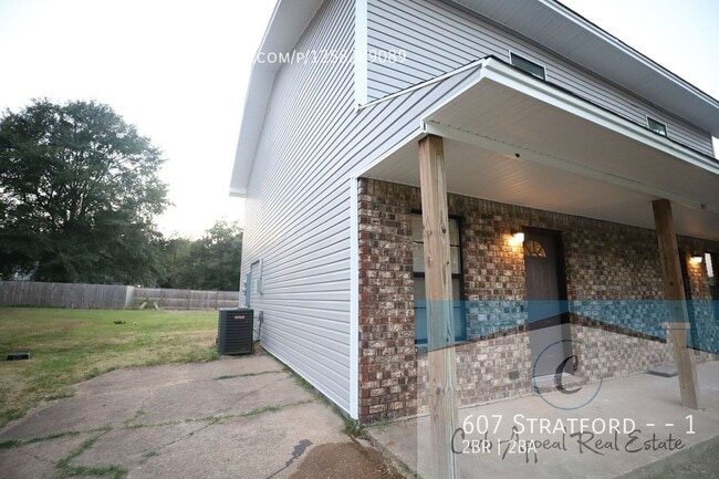 Building Photo - 607 Stratford Dr