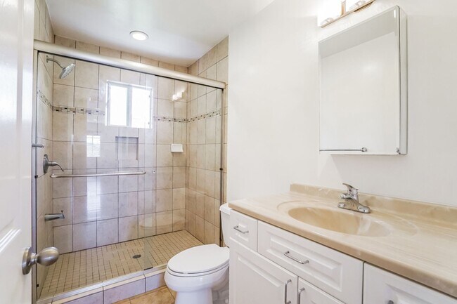 Building Photo - Washington Duplex