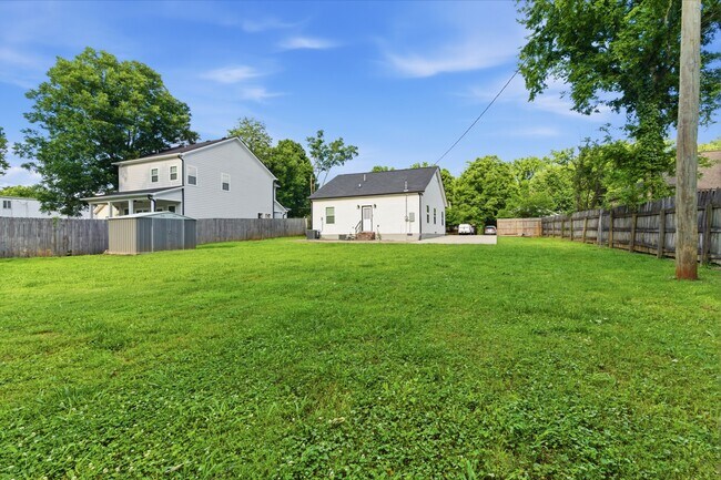 Building Photo - 204 Richardson Ave