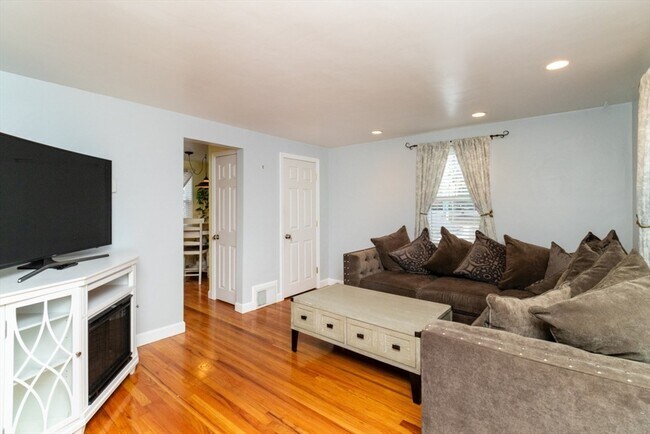 Building Photo - 1 Bay State Rd