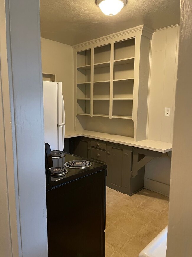 Building Photo - STUDENTS WELCOME! 1 Block North of CSU - Tenant Only Pays Trash