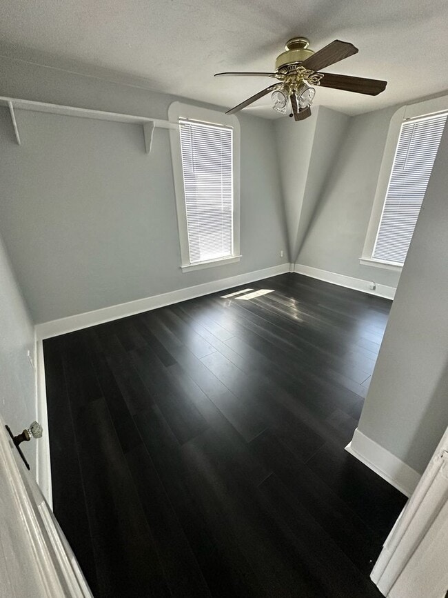 Building Photo - Charming home for rent in Hanford