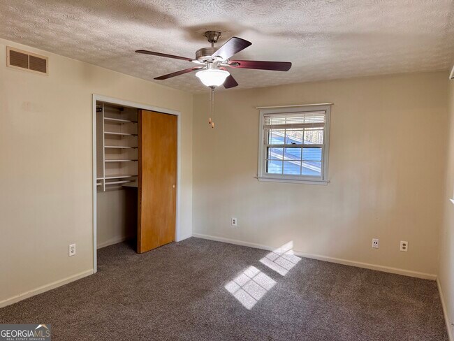 Building Photo - 3710 Creekview Cir