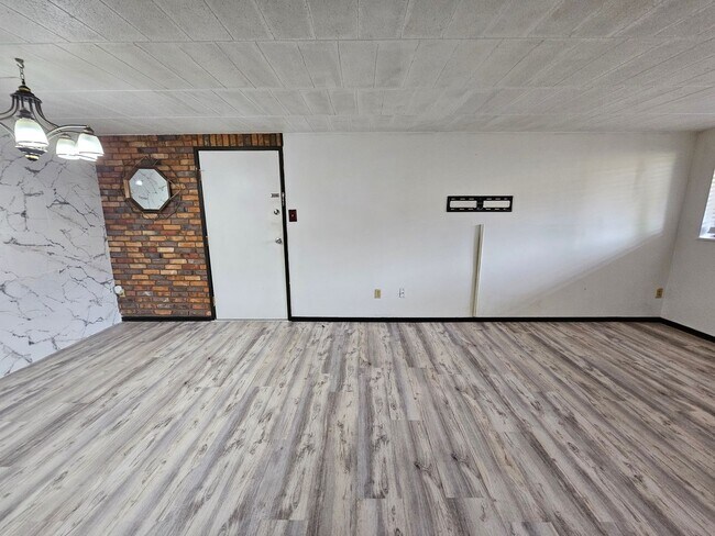 Building Photo - 323 Ridge Point Cir