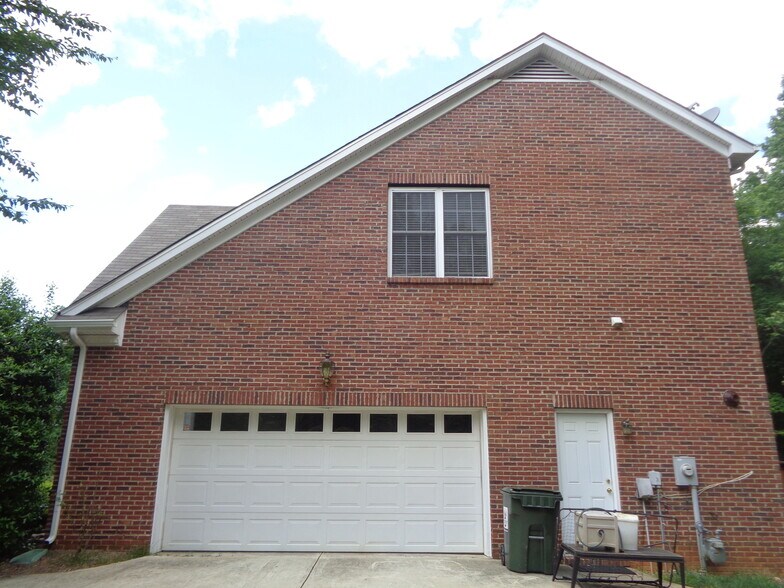 Building Photo - 7127 Weddington Brook Dr