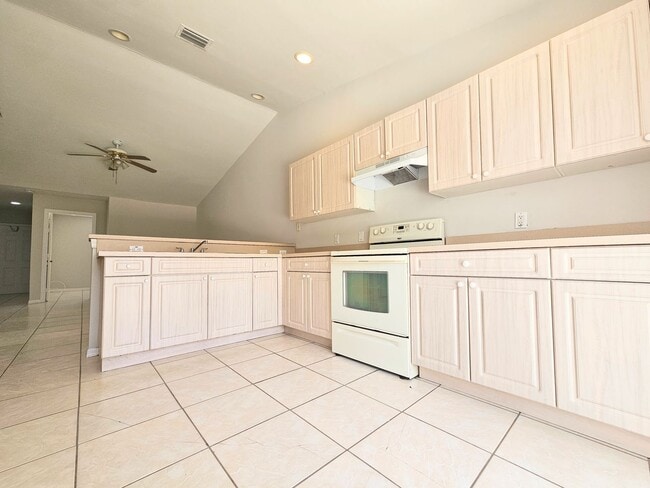 Building Photo - Charming 3-Bedroom, 2-Bath Home in Conveni...