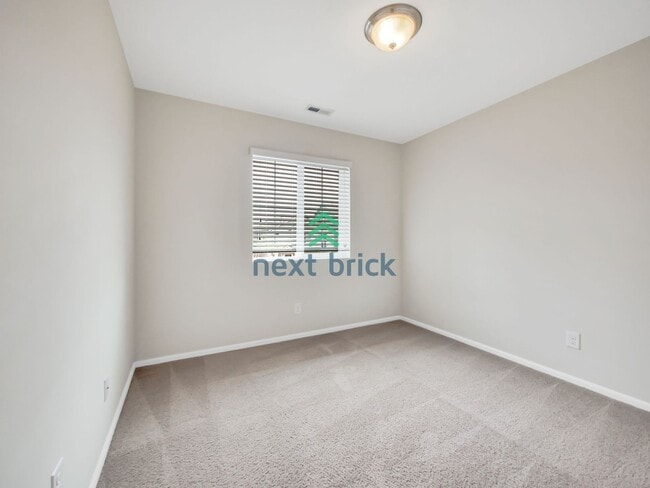 Building Photo - 5 Bed 3 Bath Single-Family Home Available ...
