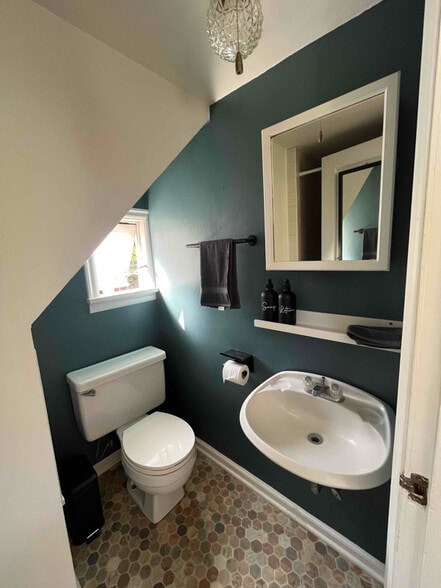 Building Photo - 4200 SE Harvey St