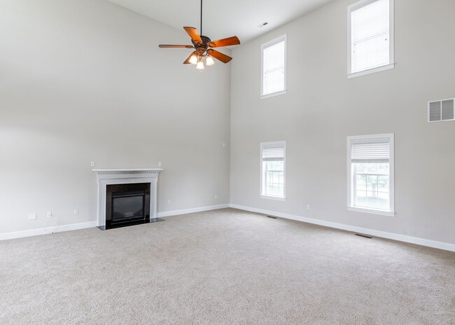 Building Photo - Huge house with vaulted ceilings and fence...