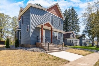 Building Photo - 69 Syracuse St