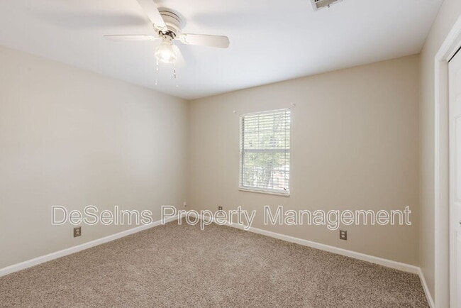 Building Photo - 5120 English Village Dr